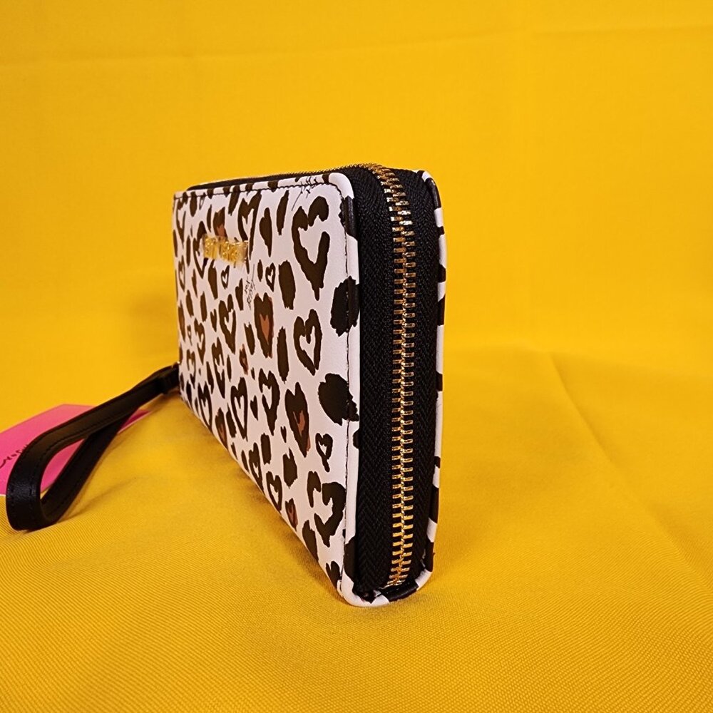 Betsey Johnson Leopard Heart White Black Wallet Wristlet Zip Around NEW - Picture 6 of 12